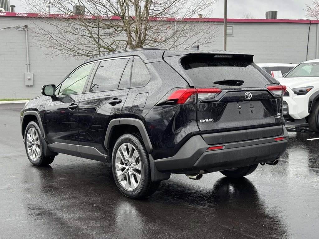 Used 2020 Toyota RAV4 XLE Premium image 24