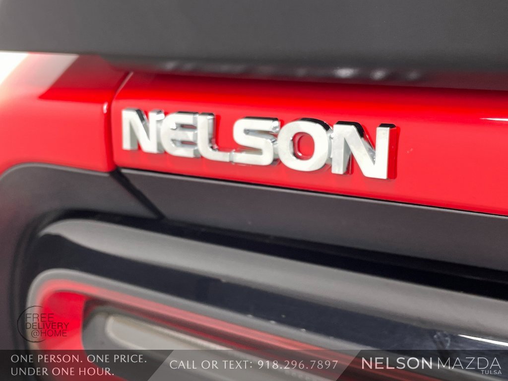 Used 2015 Dodge Challenger SXT image 15