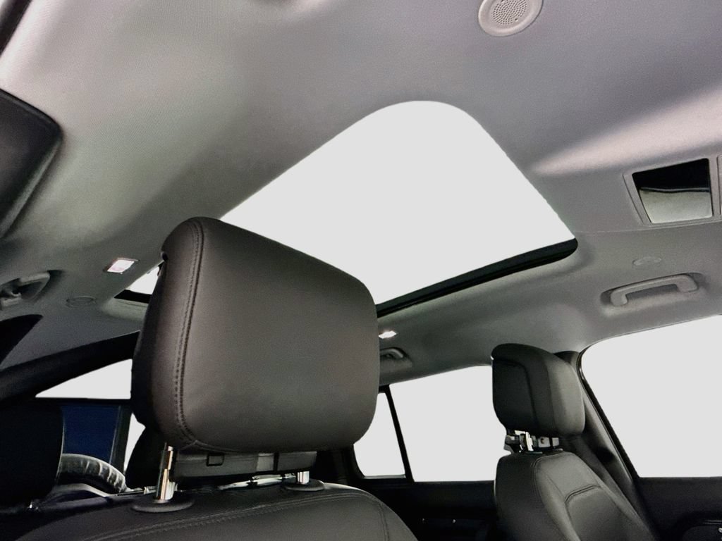 New 2026 Land Rover Defender 110 S AWD/4WD image 19