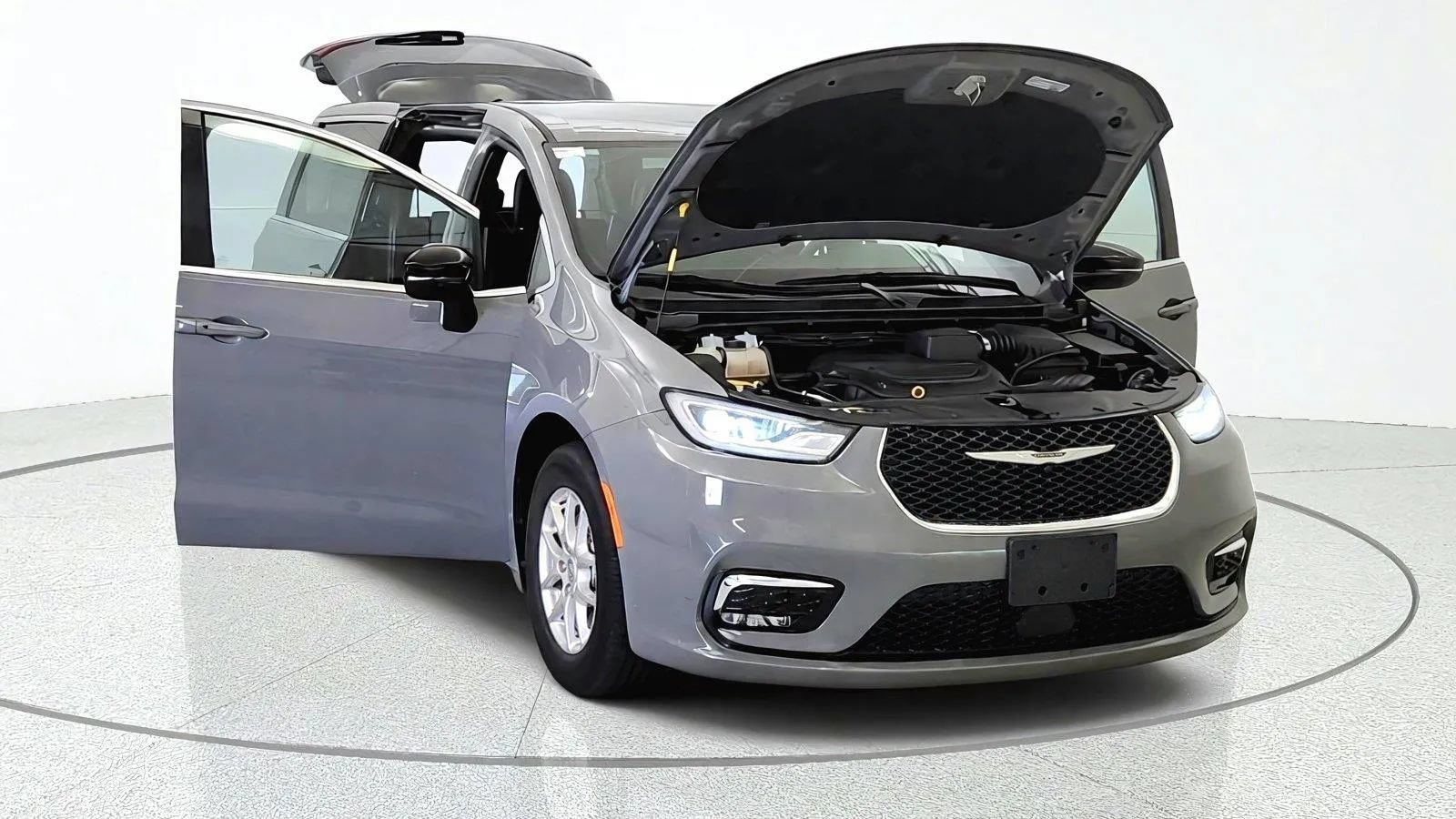 Used 2025 Chrysler Pacifica Select FWD image 12