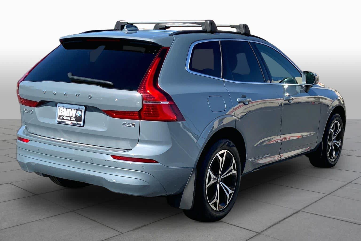 Used 2022 Volvo XC60 B5 Momentum w/ Climate Package AWD/4WD image 13