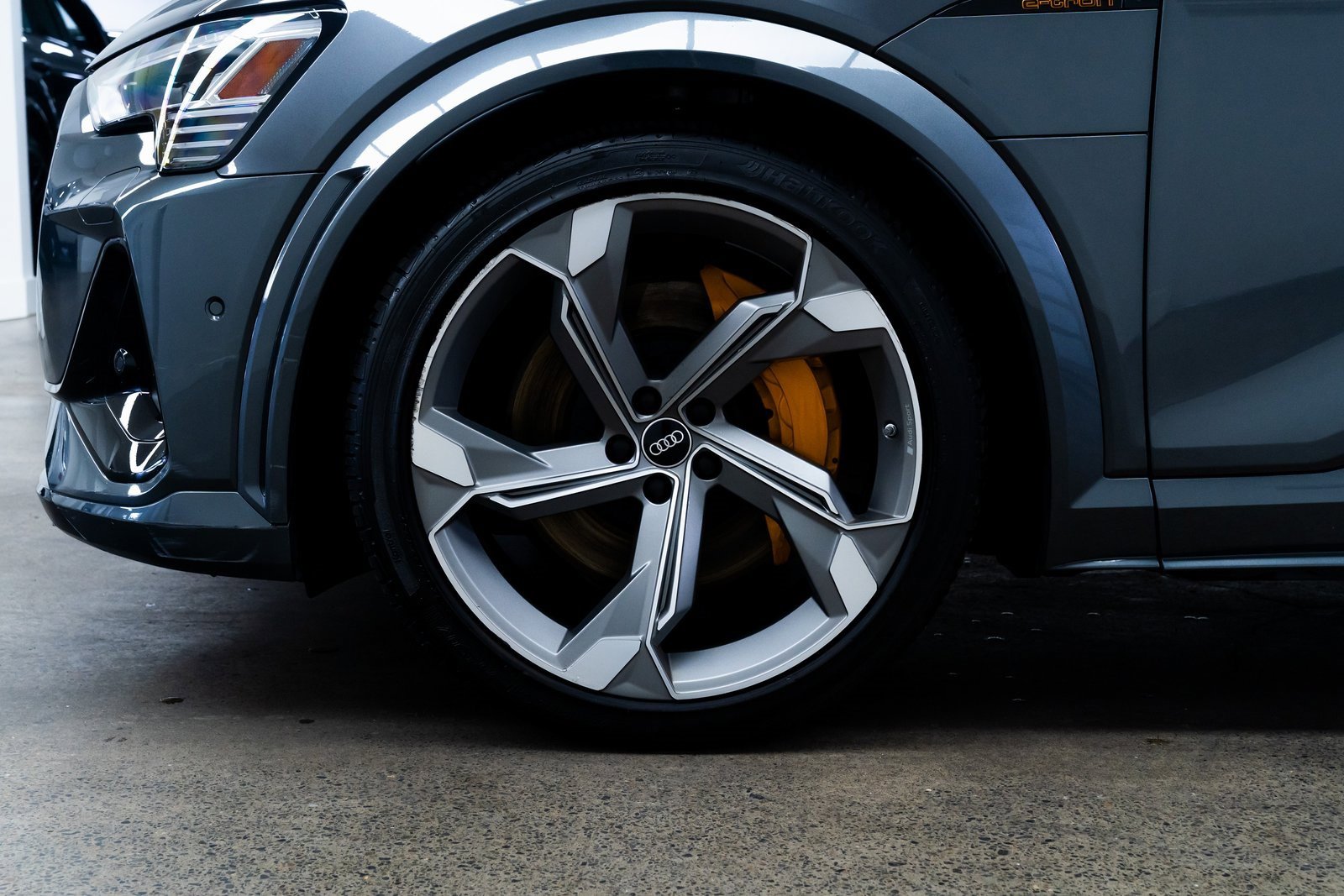 Used 2022 Audi e-tron S Prestige w/ Prestige Package image 7