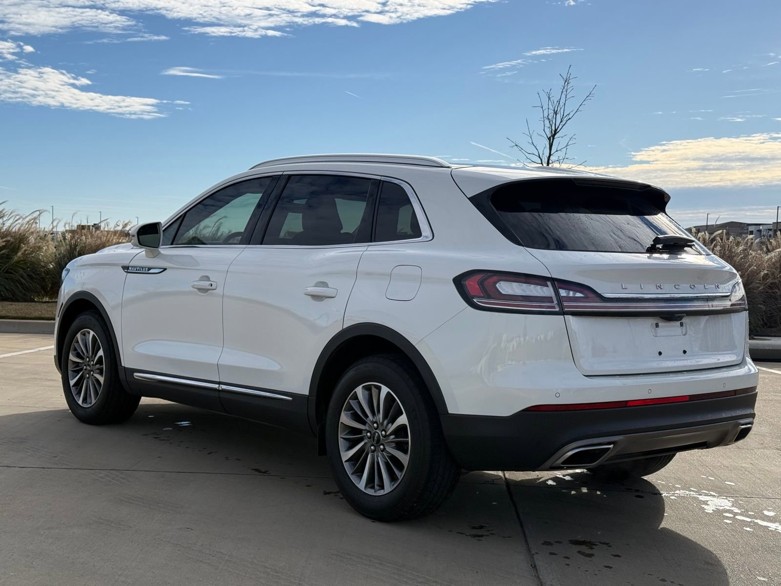 Used 2022 Lincoln Nautilus Reserve w/ Cargo Utility Package image 5