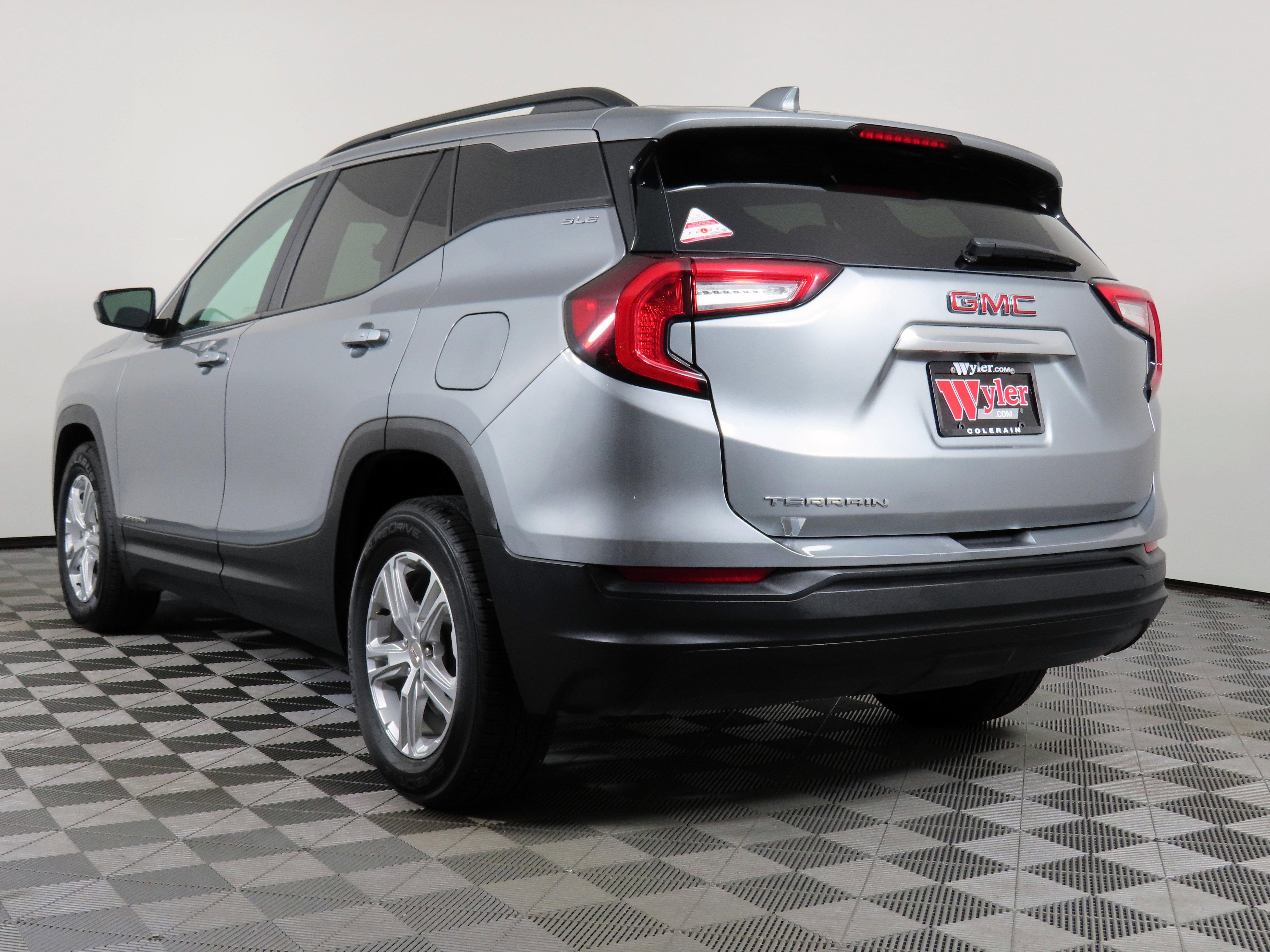 Used 2023 GMC Terrain SLE w/ Driver Convenience Package image 39