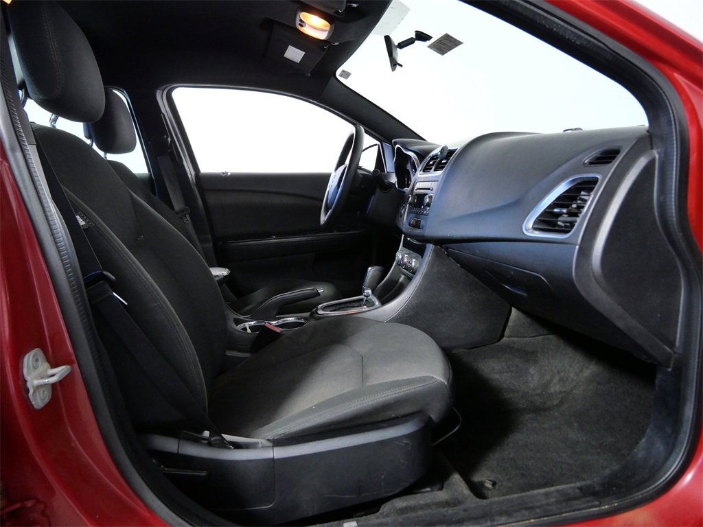 Used 2013 Dodge Avenger SE image 11