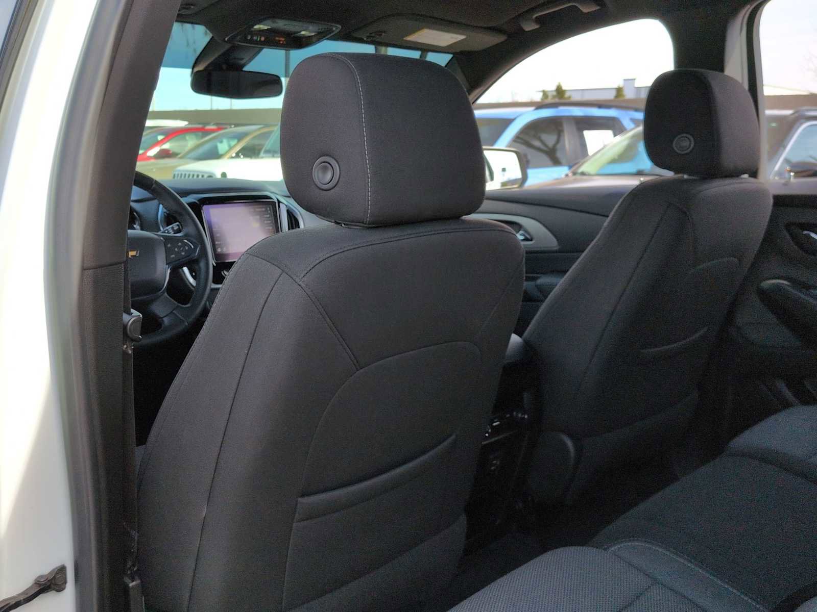 Used 2023 Chevrolet Traverse LT image 19
