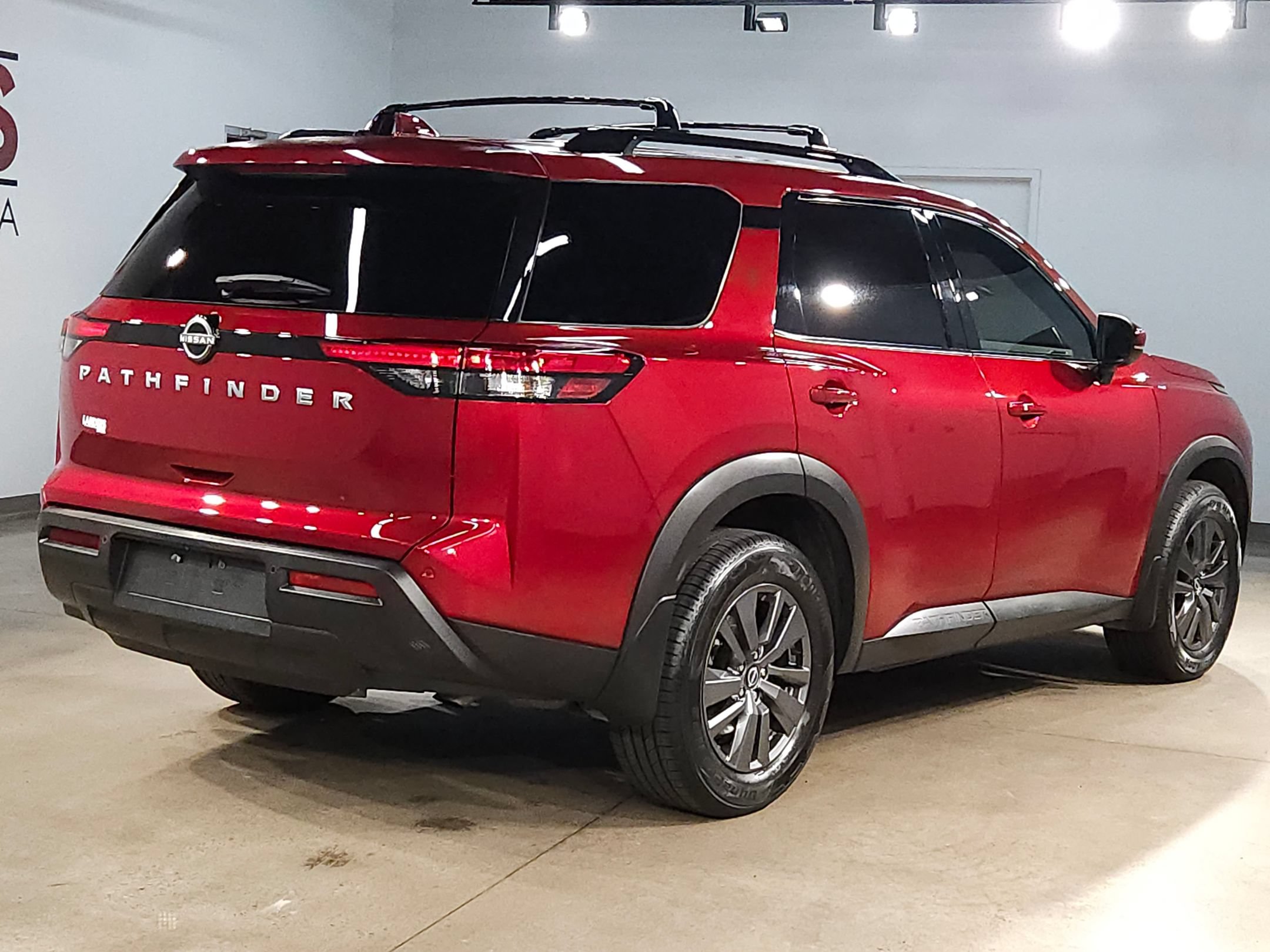 Used 2023 Nissan Pathfinder SV AWD/4WD image 7