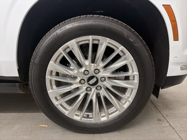 Certified 2026 Cadillac Escalade Luxury w/ LPO, Floor Liner Package RWD image 7
