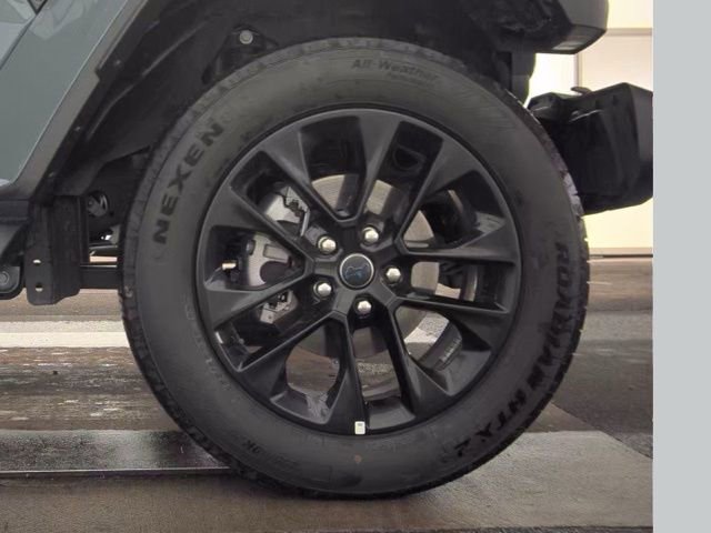 Used 2025 Jeep Wrangler Sahara 4xe image 20