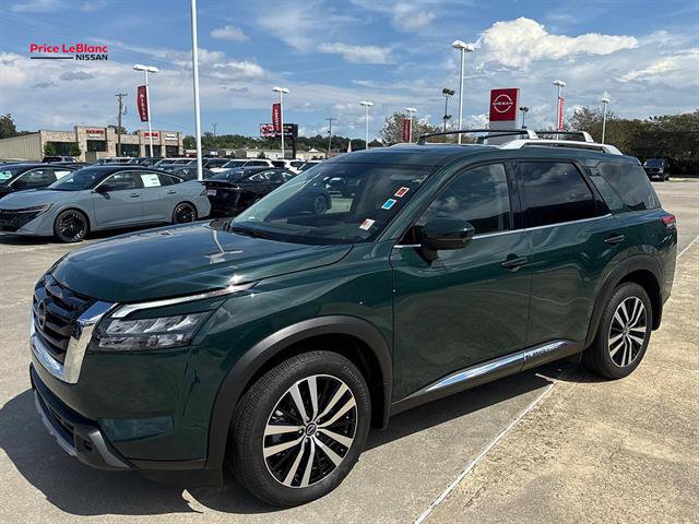 Certified 2025 Nissan Pathfinder Platinum w/ Cargo Package FWD image 3