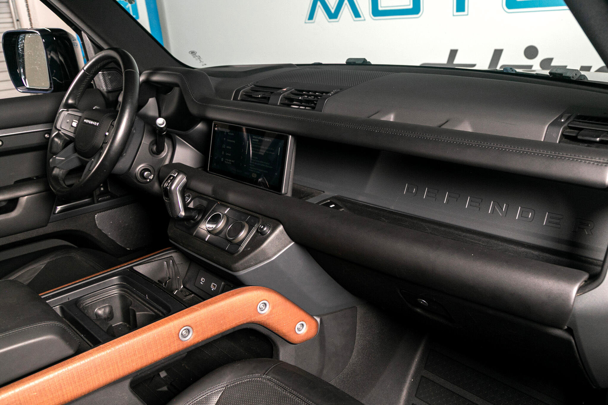 Used 2020 Land Rover Defender 110 X image 28