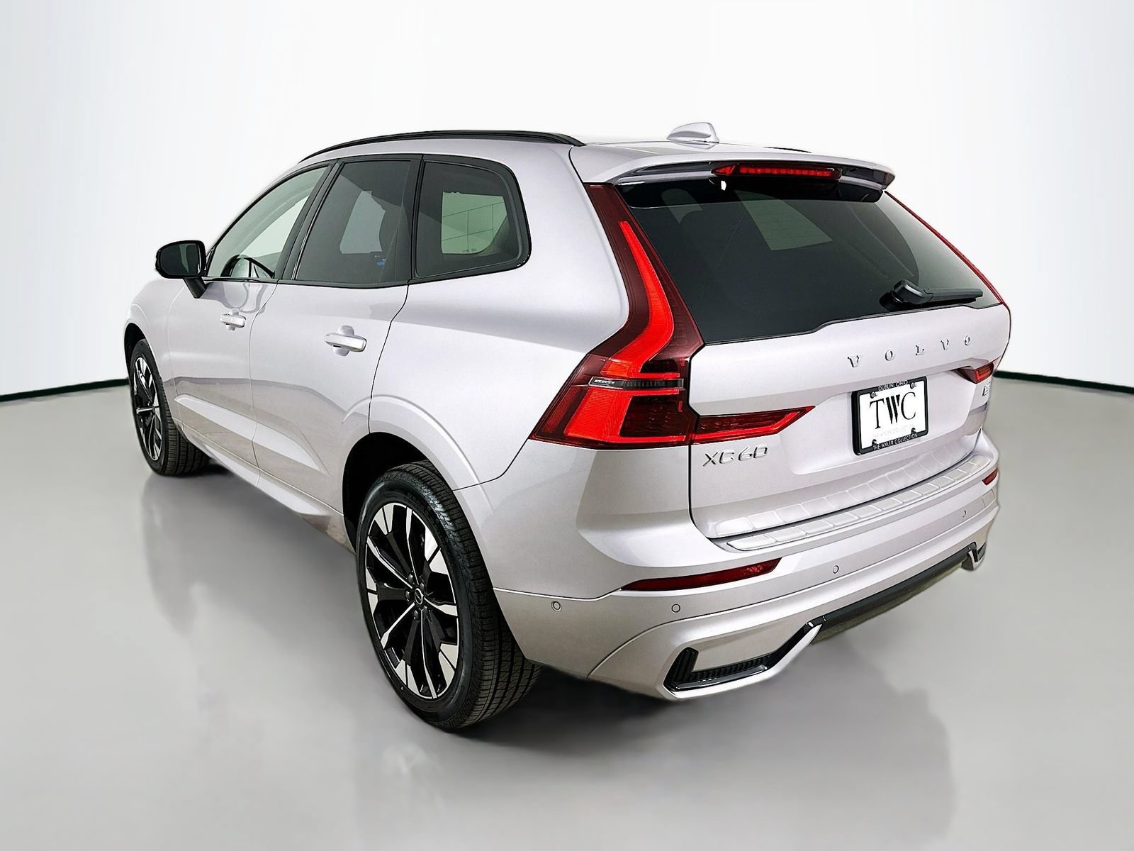 Used 2026 Volvo XC60 B5 Plus w/ Protection Package Premier AWD/4WD image 7