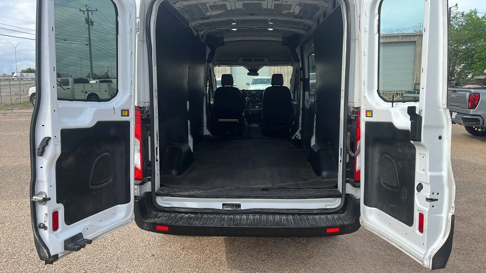 Used 2020 Ford Transit 250 Medium Roof w/ Load Area Protection Package image 4