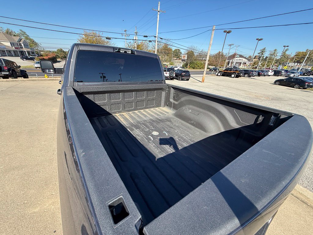 Used 2024 RAM 2500 Big Horn w/ Sport Appearance Package AWD/4WD image 8