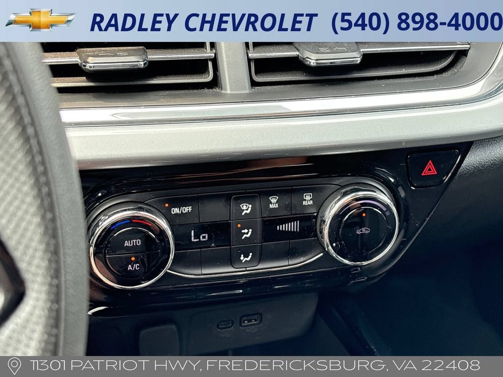 Certified 2025 Chevrolet Trax LT FWD image 10
