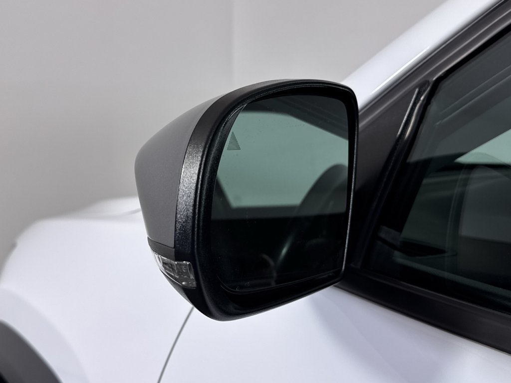Used 2019 Jeep Cherokee Trailhawk AWD/4WD image 27