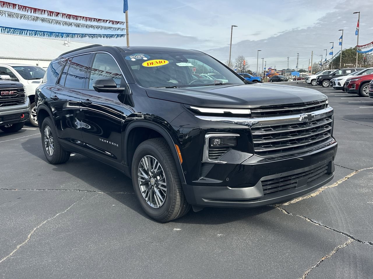 New 2025 Chevrolet Traverse LT w/ Enhanced Driving Package image 2