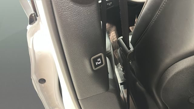 Used 2025 Chrysler Pacifica Limited FWD image 27