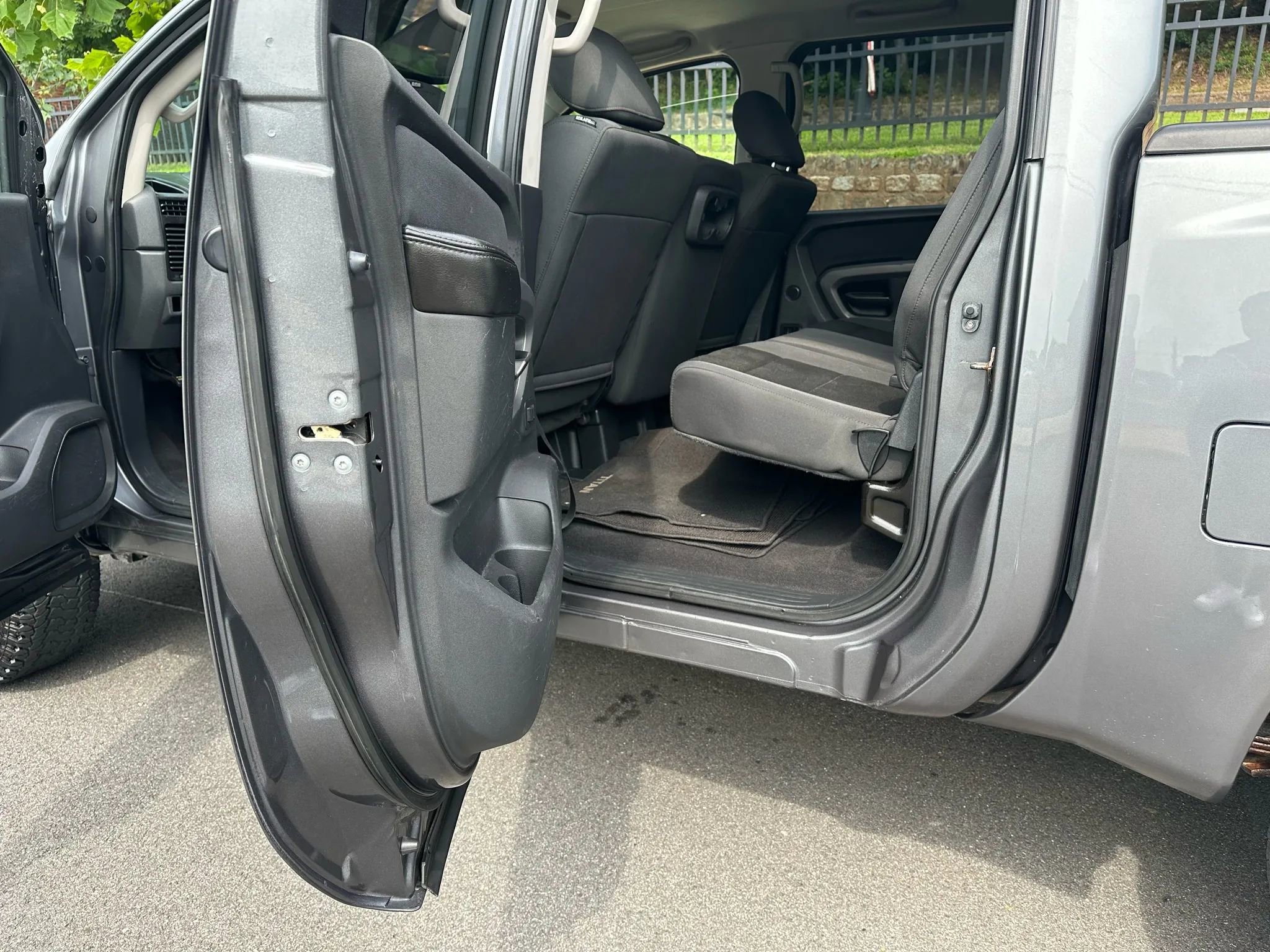 Used 2015 Nissan Titan PRO-4X image 15