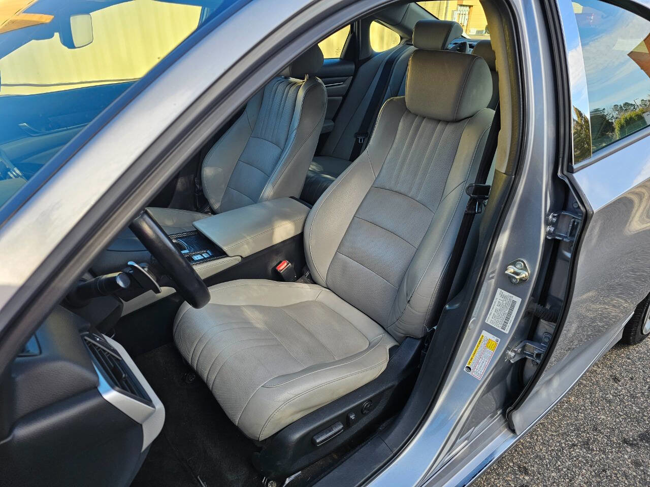 Used 2019 Honda Accord Touring image 13