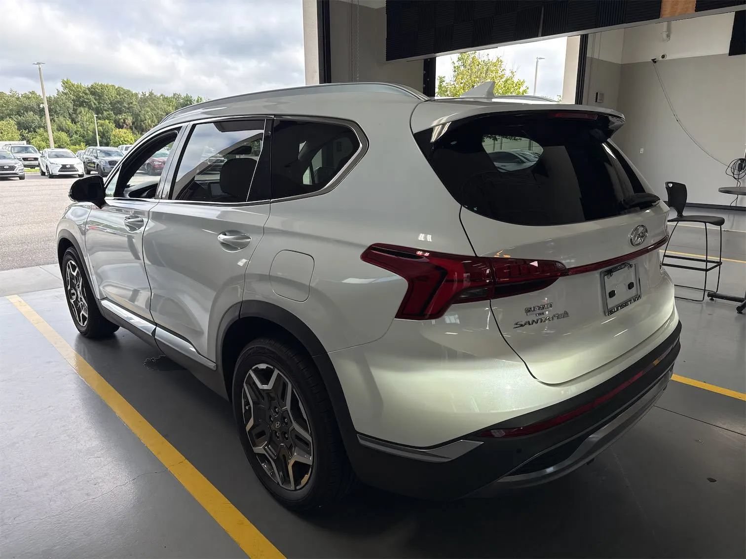 Used 2022 Hyundai Santa Fe Limited FWD image 2