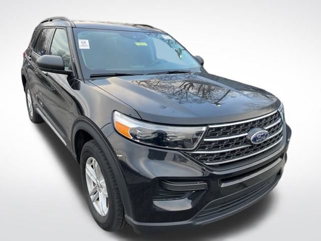 Used 2023 Ford Explorer XLT image 2