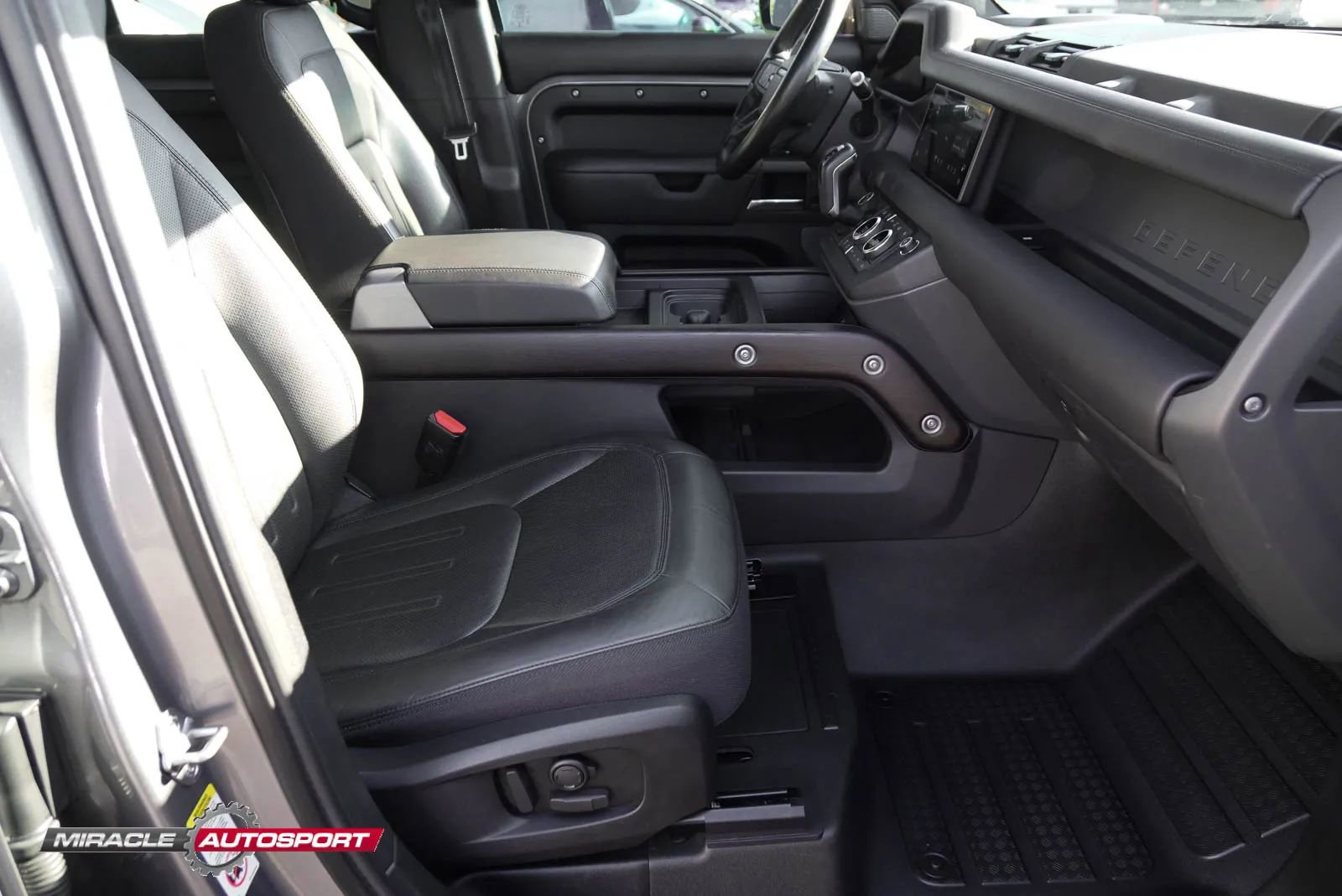 Used 2020 Land Rover Defender 110 X image 28