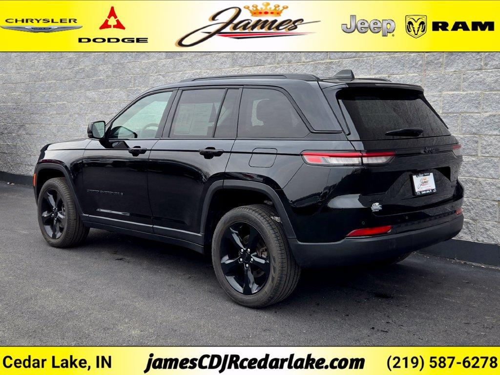 Used 2023 Jeep Grand Cherokee Limited w/ Black Appearance Package AWD/4WD image 3
