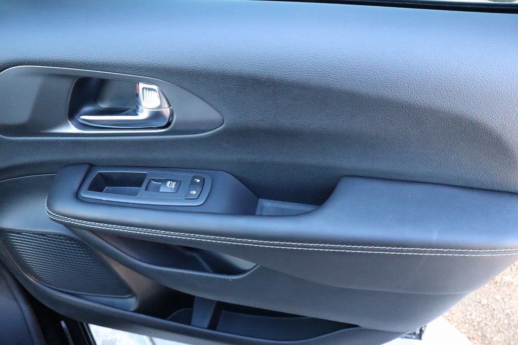 New 2026 Chrysler Pacifica Select FWD image 17