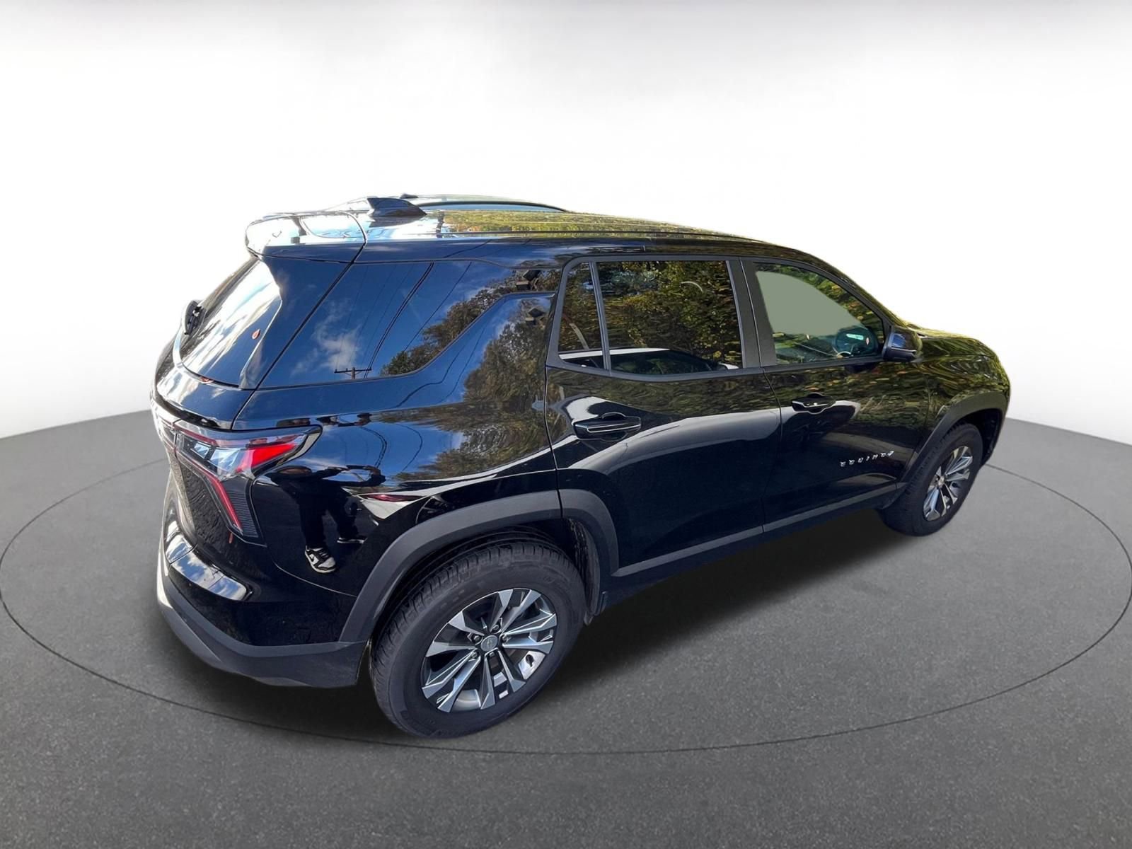 Used 2025 Chevrolet Equinox LT image 8