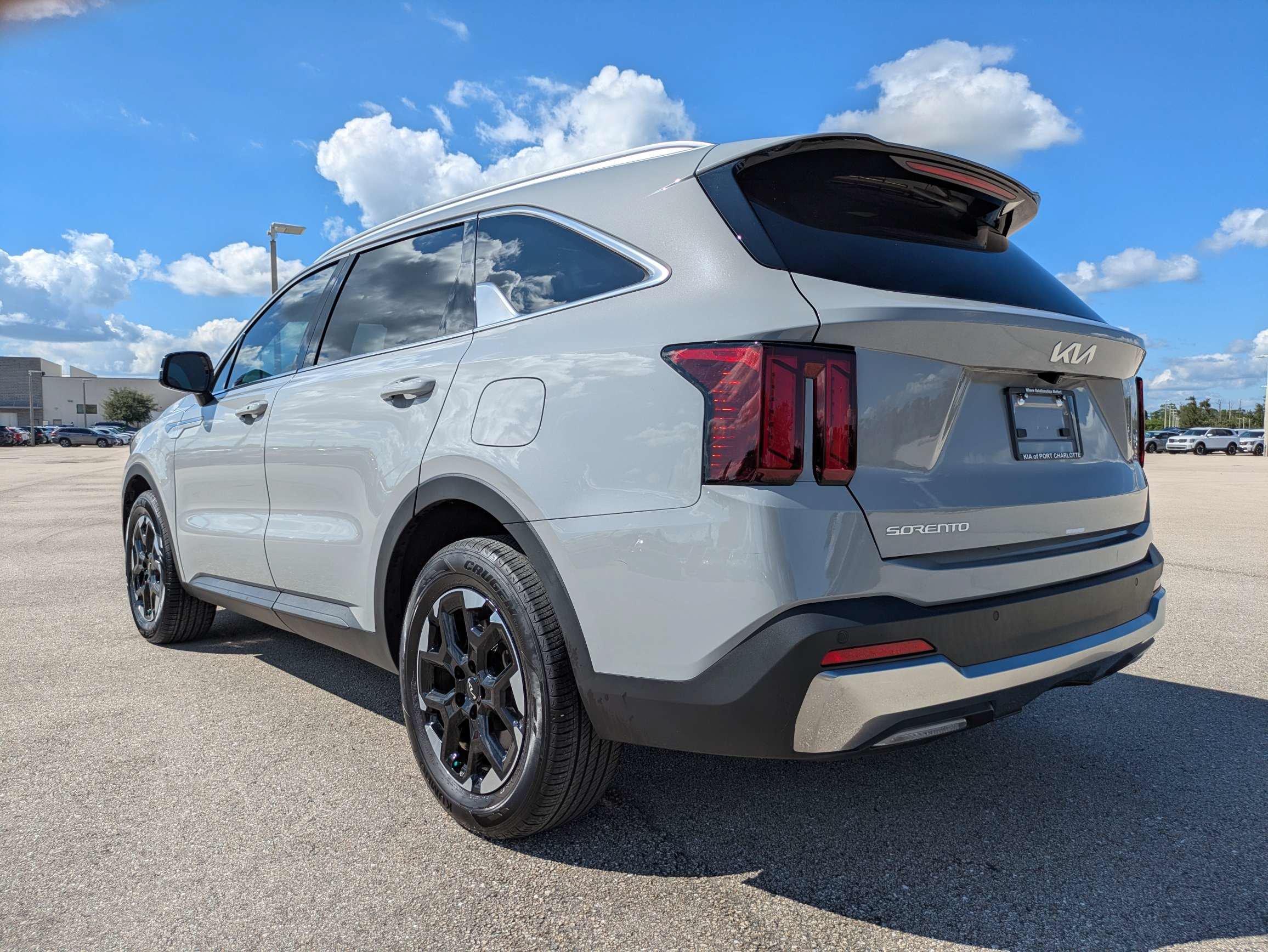 Used 2025 Kia Sorento S FWD image 6