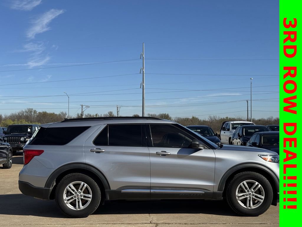Used 2022 Ford Explorer XLT w/ Equipment Group 202A image 4