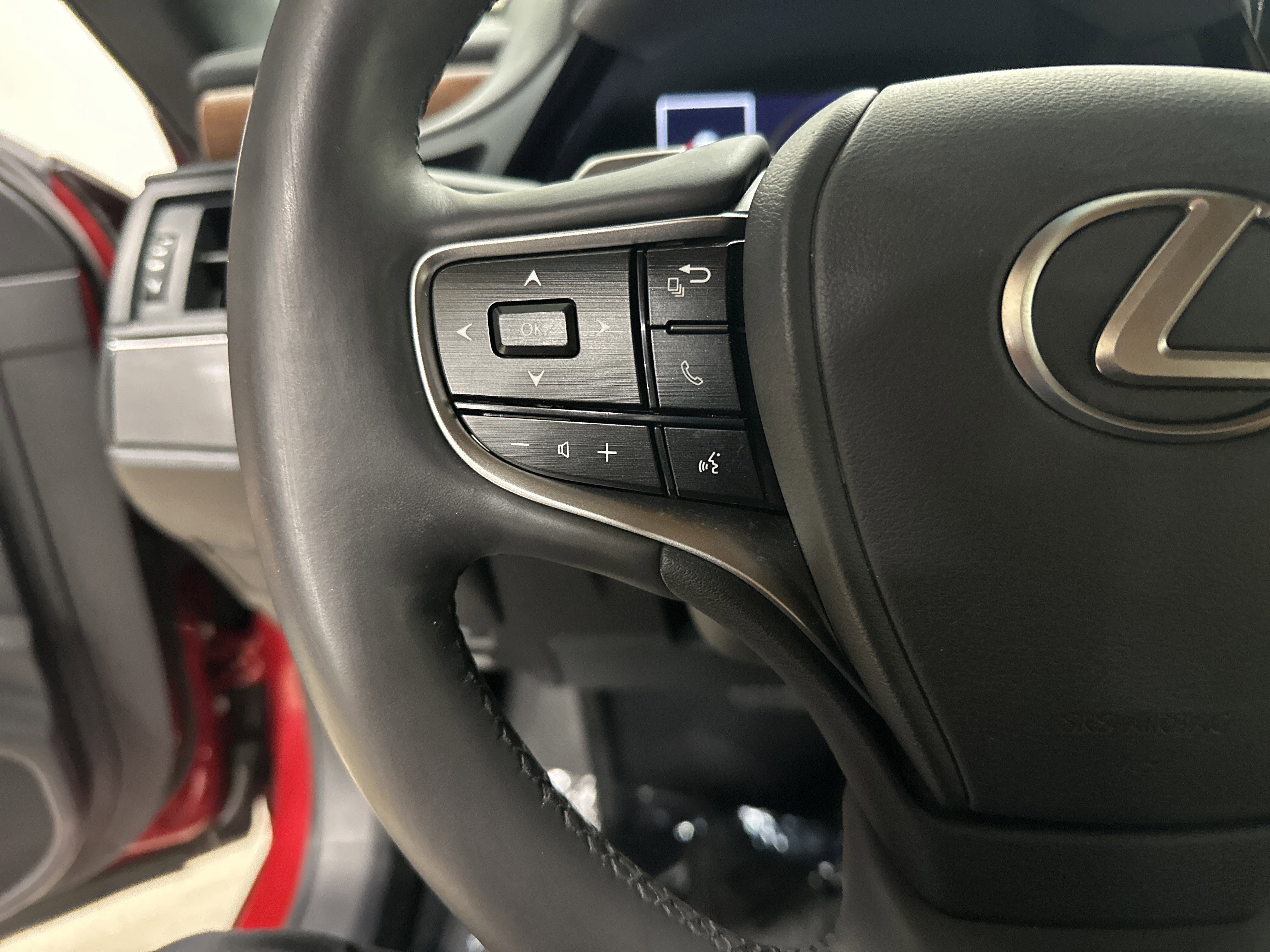 Certified 2023 Lexus ES 350 w/ Premium Package image 19