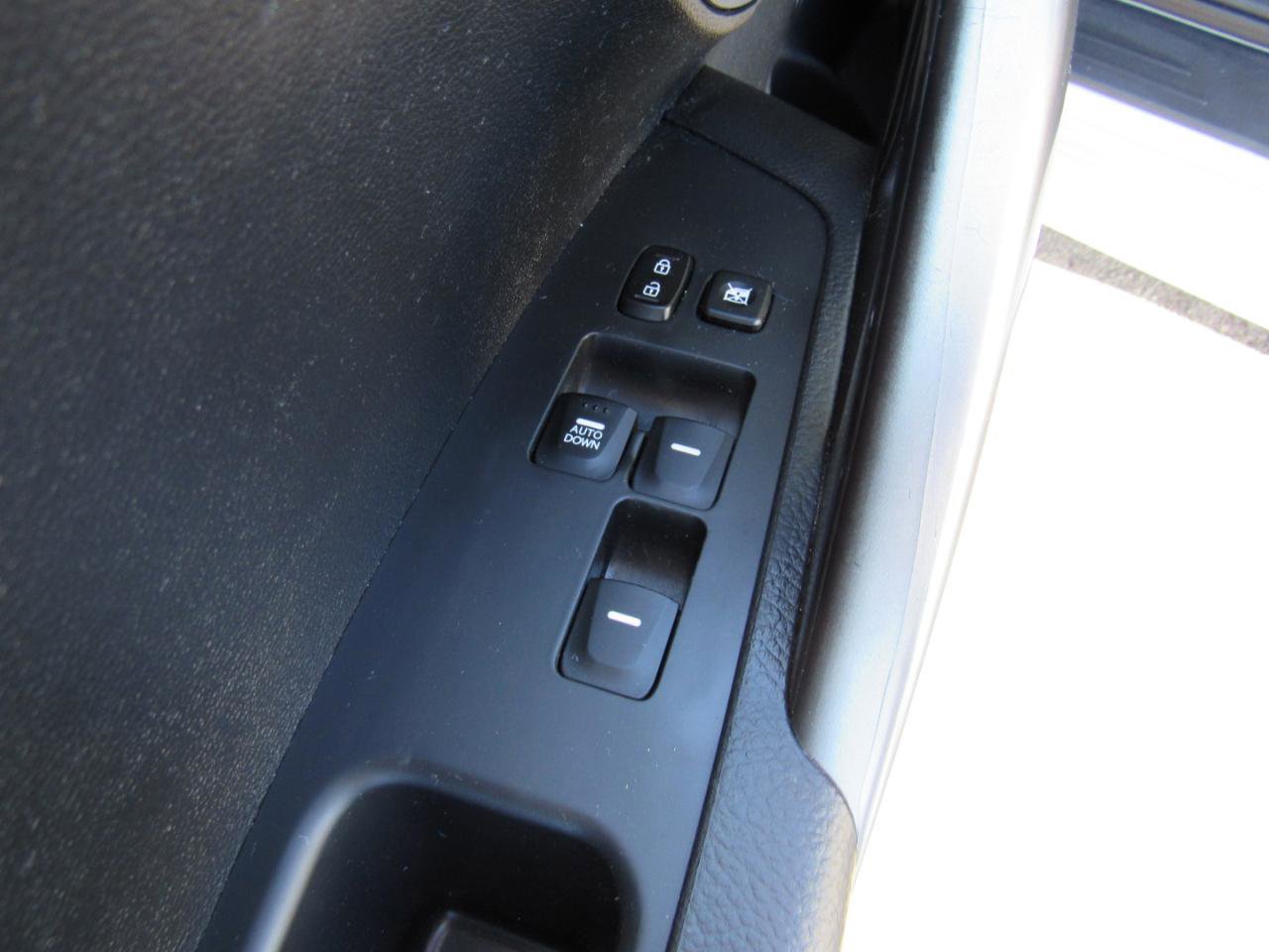 Used 2013 Hyundai Veloster image 13