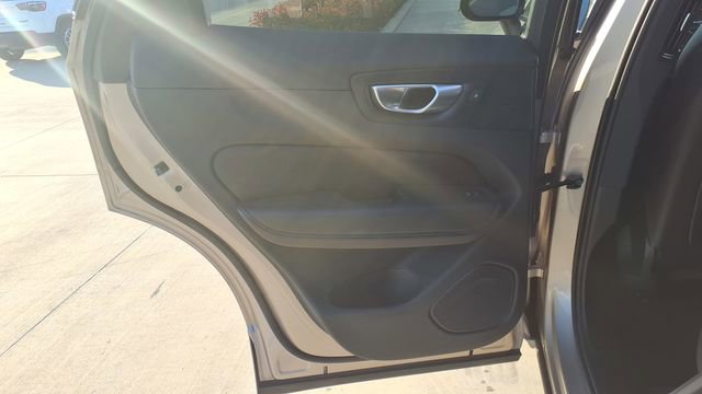 Used 2024 Volvo XC60 B5 Plus image 16