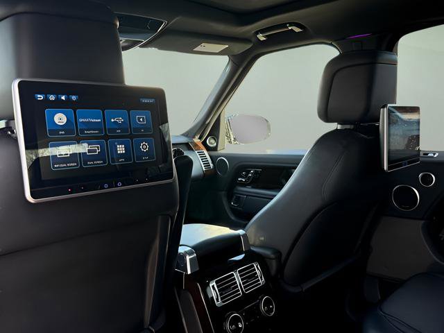 Used 2020 Land Rover Range Rover HSE image 11