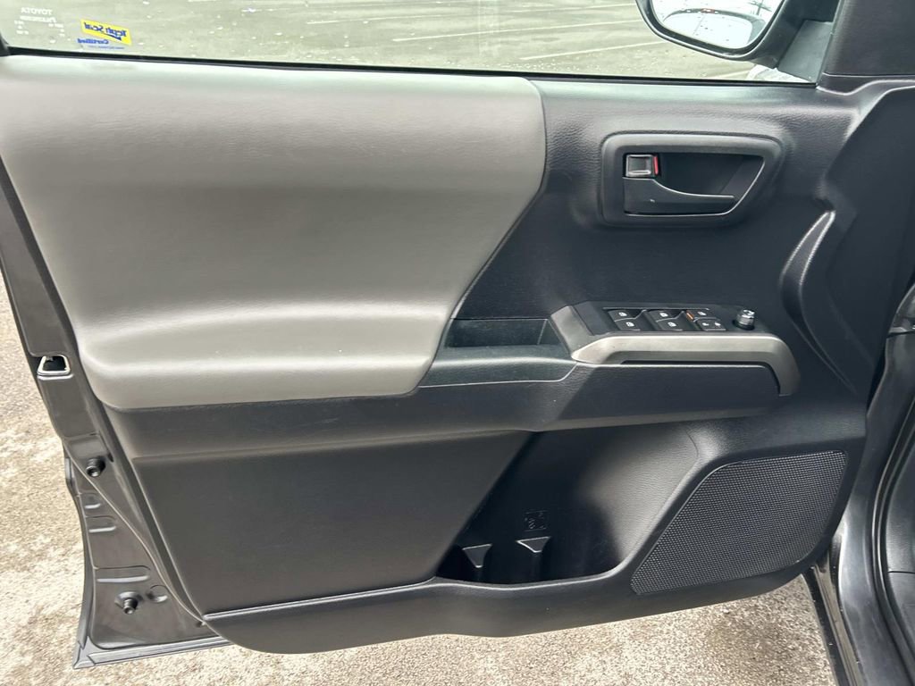 Used 2020 Toyota Tacoma SR5 image 21