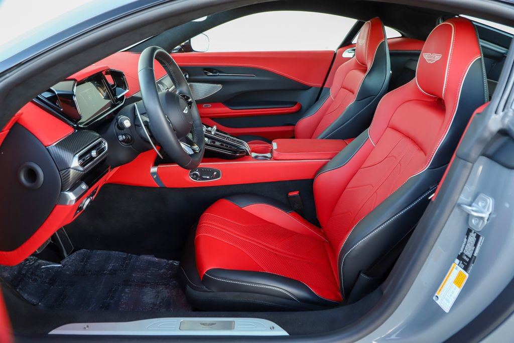 Used 2025 Aston Martin V8 Vantage Coupe image 40