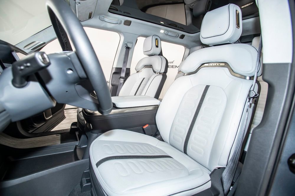 Used 2023 Rivian R1S Adventure image 16