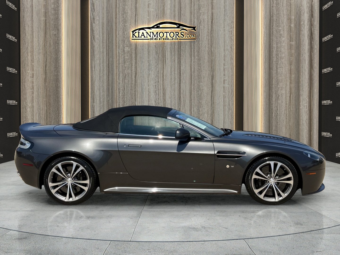 Used 2015 Aston Martin V12 Vantage S RWD image 9