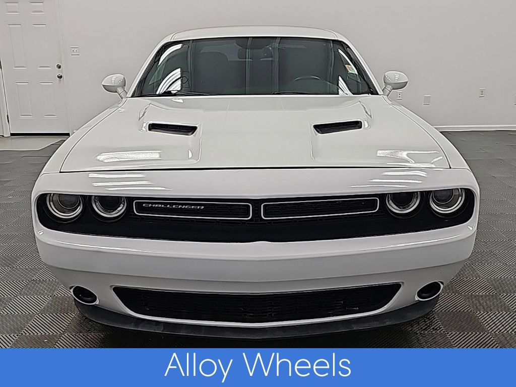 Used 2015 Dodge Challenger SXT image 4