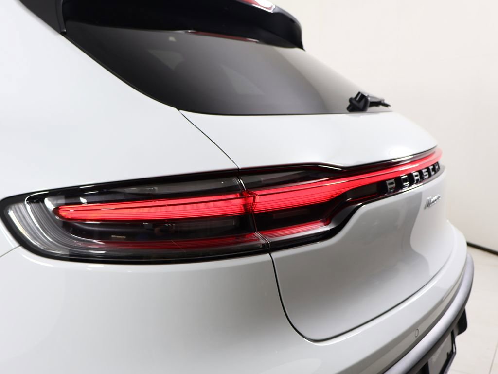Certified 2025 Porsche Macan AWD/4WD image 12