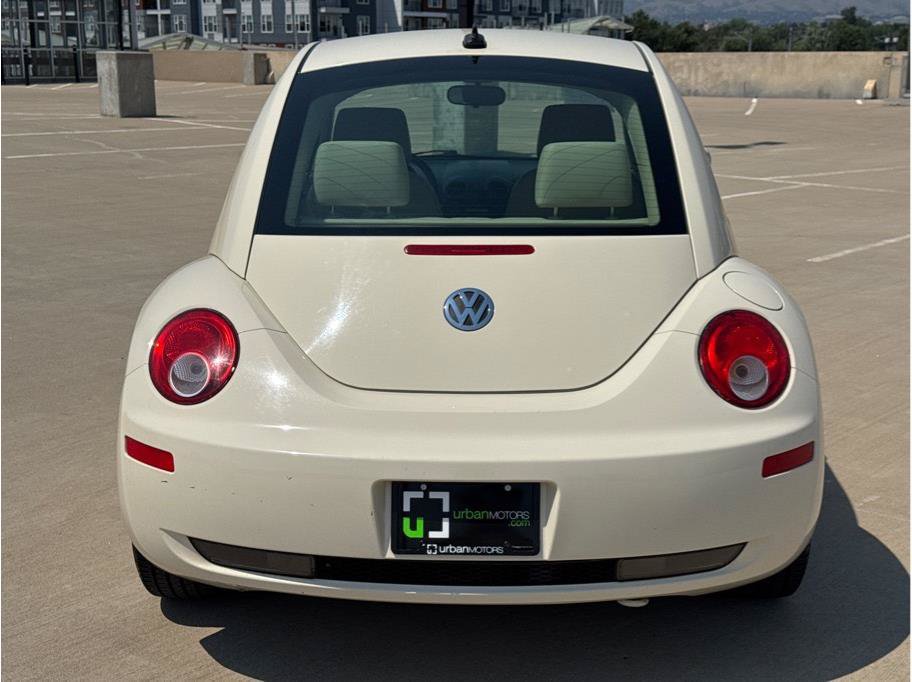 Used 2010 Volkswagen Beetle Final Edition FWD image 7