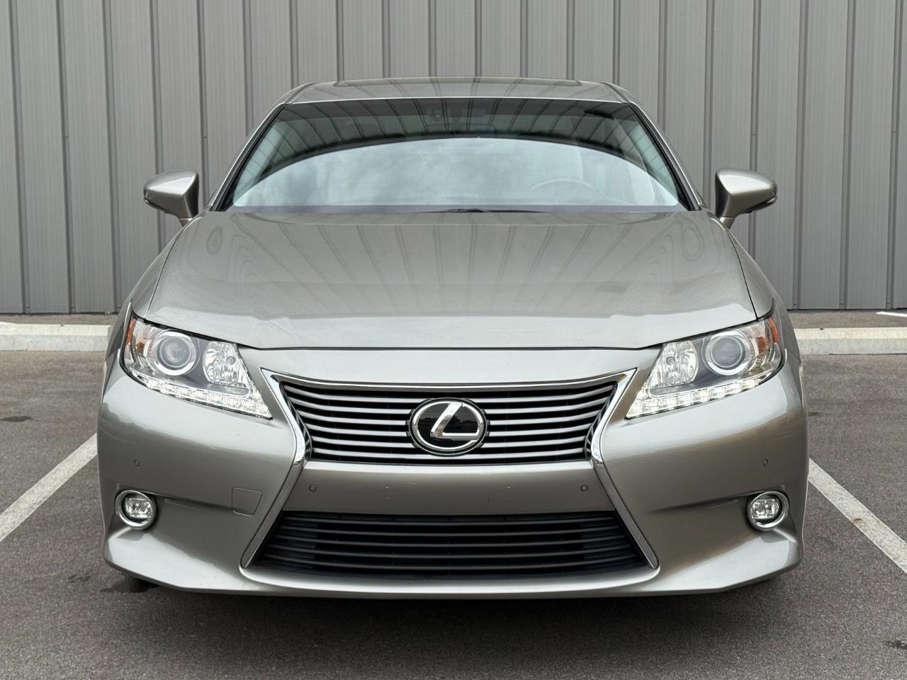 Used 2015 Lexus ES 350 w/ Ultra Luxury Package w/ Luxury Package FWD image 2