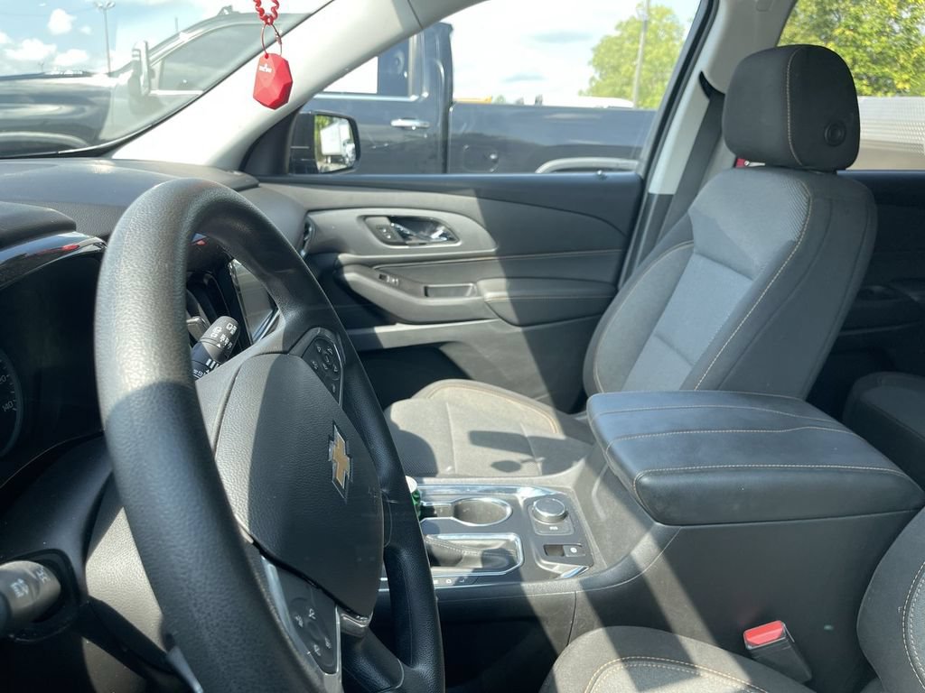 Used 2018 Chevrolet Traverse LS FWD image 3