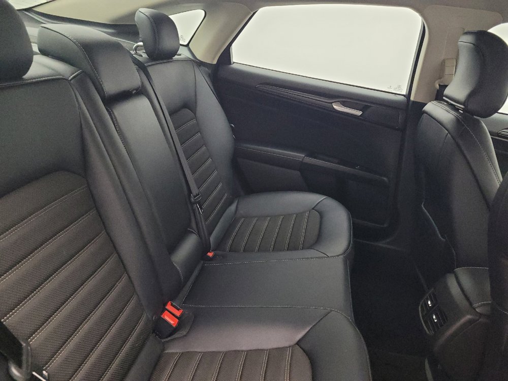 Used 2018 Ford Fusion SE w/ Equipment Group 201A image 19