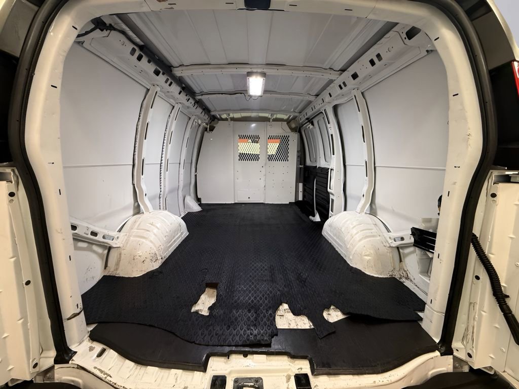 Used 2023 Chevrolet Express 3500 w/ Driver Convenience Package image 26