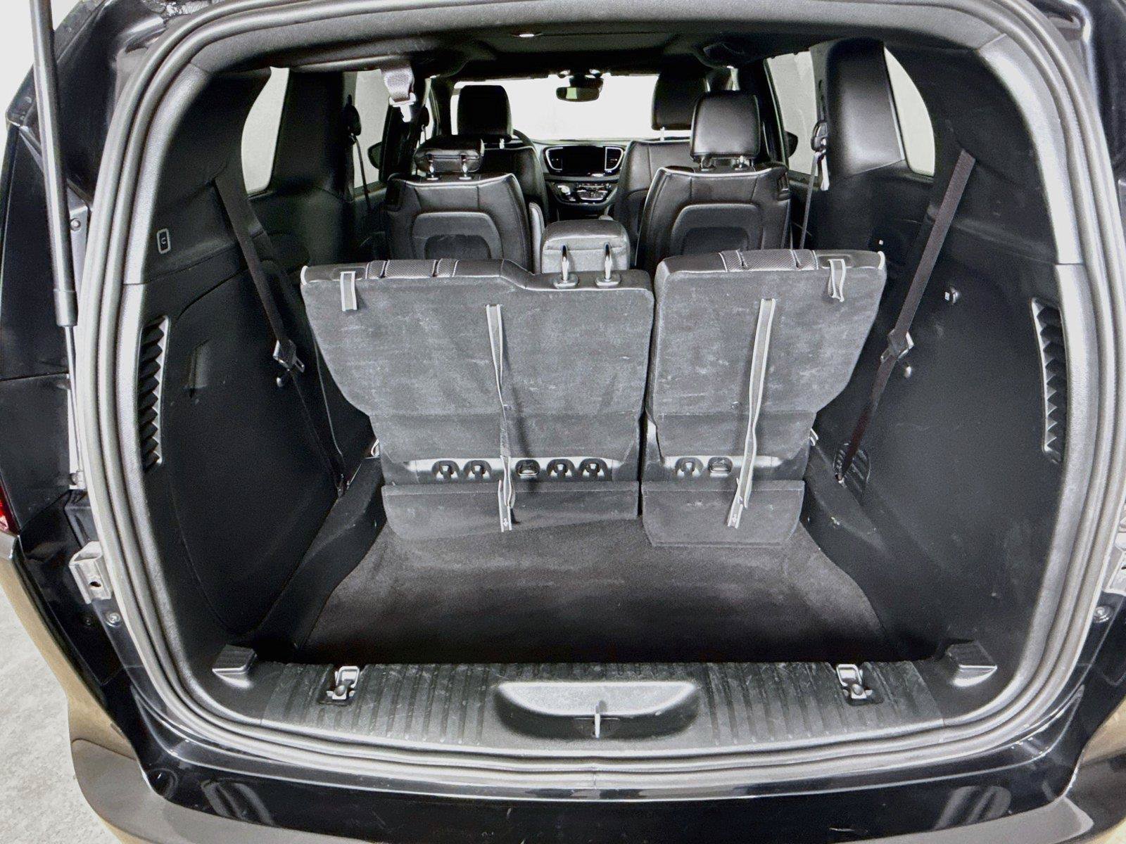 Used 2025 Chrysler Pacifica Limited FWD image 27