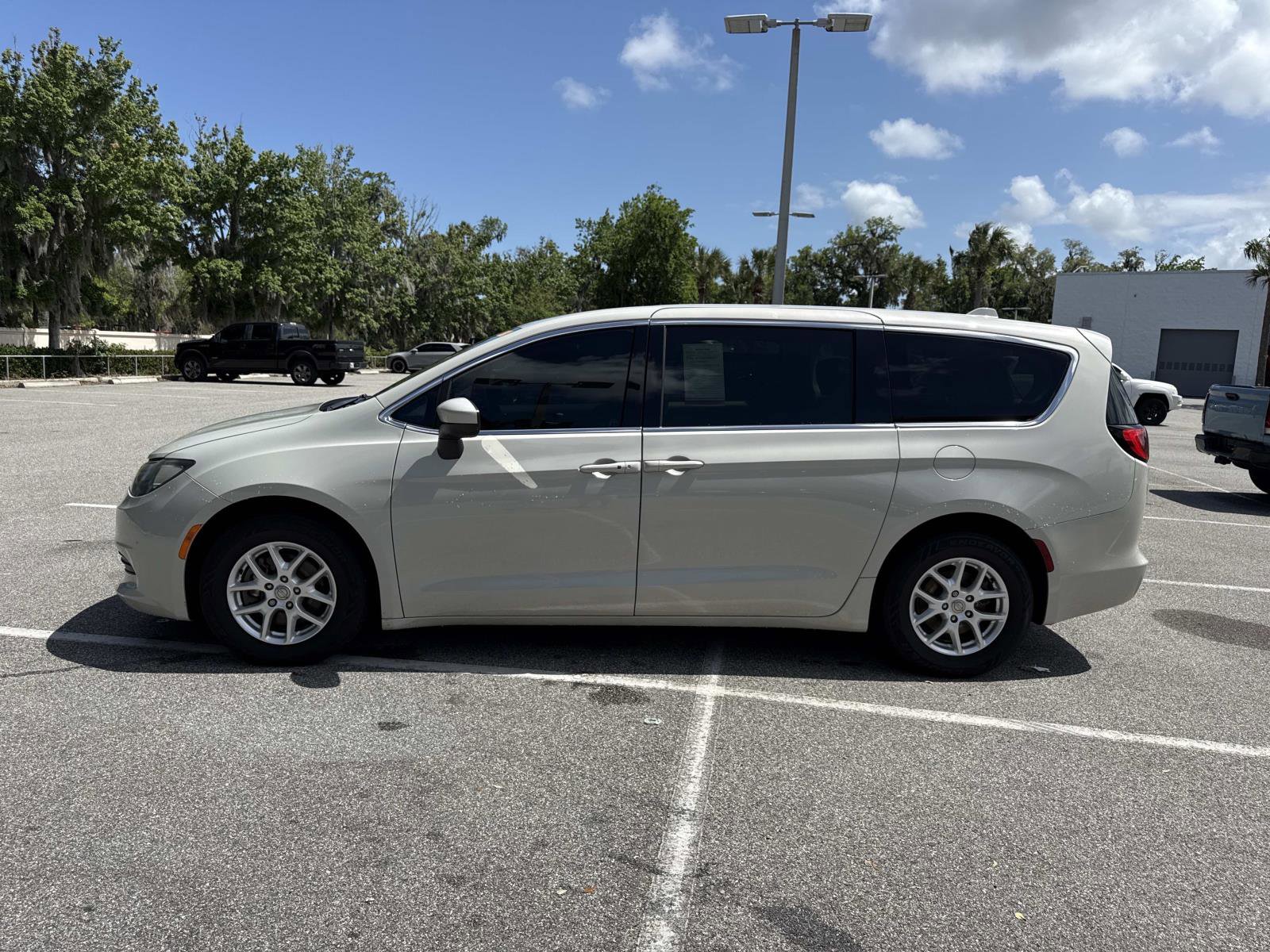 Used 2019 Chrysler Pacifica LX image 6
