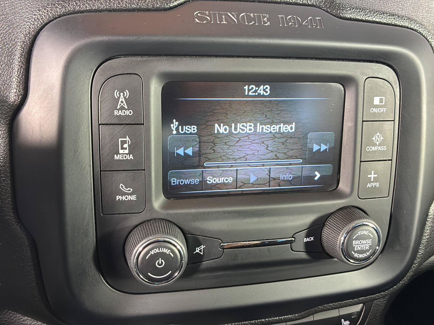 Used 2017 Jeep Renegade Latitude w/ Cold Weather Group AWD/4WD image 28